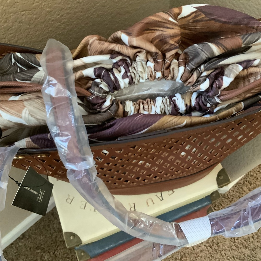 NWT Kourtney laser tote - Picture 4 of 5